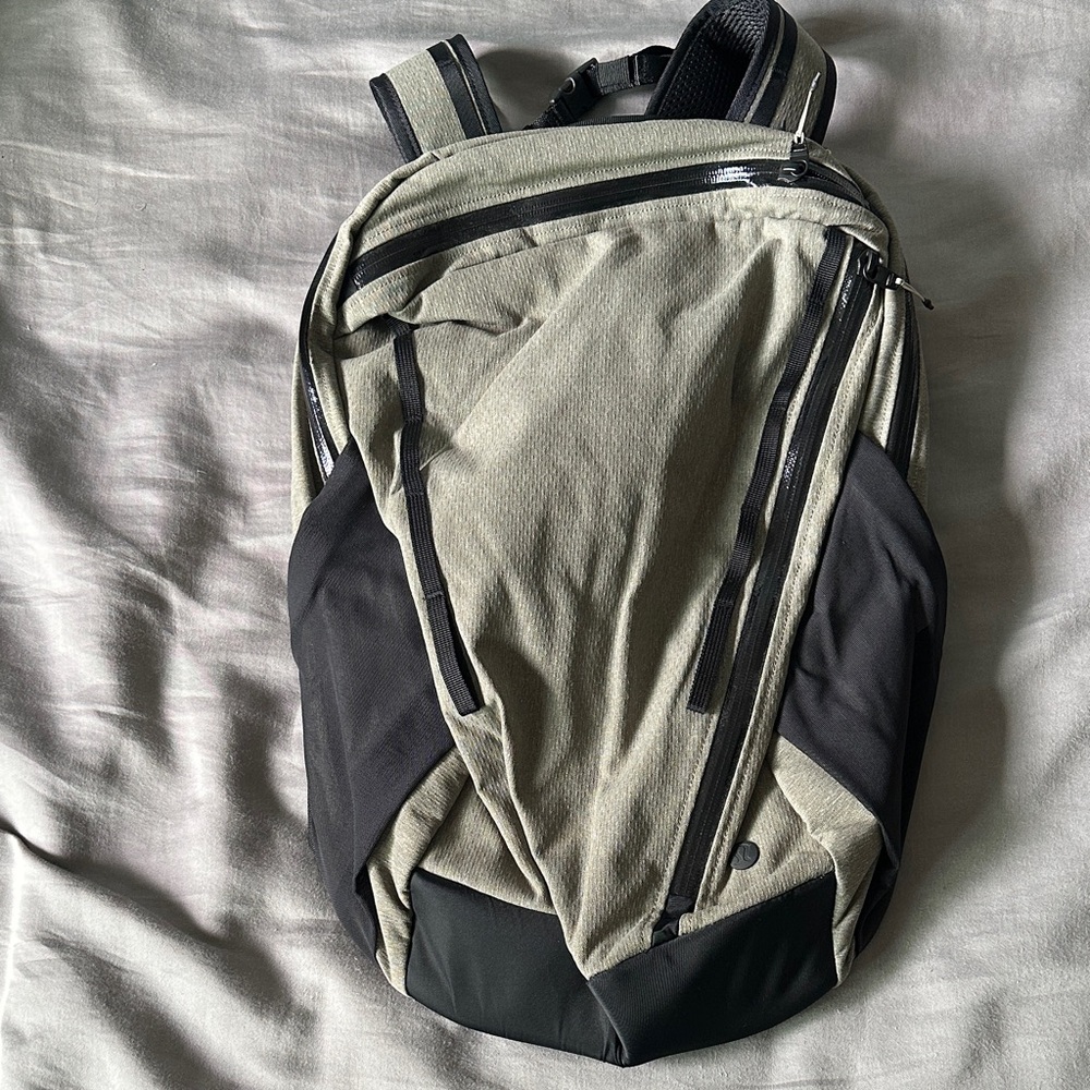 Lululemon Core Backpack - Grey/Black